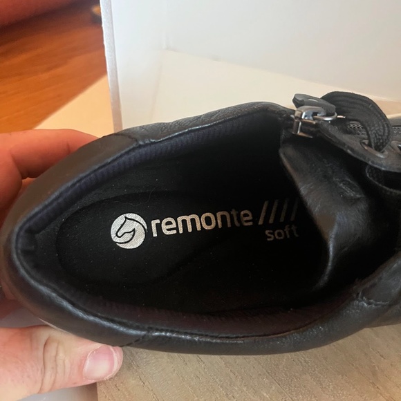 Remonte Soft Black Leather Sneakers Shoes Women’s Size 44 Comfort Casual Zip - Picture 2 of 8